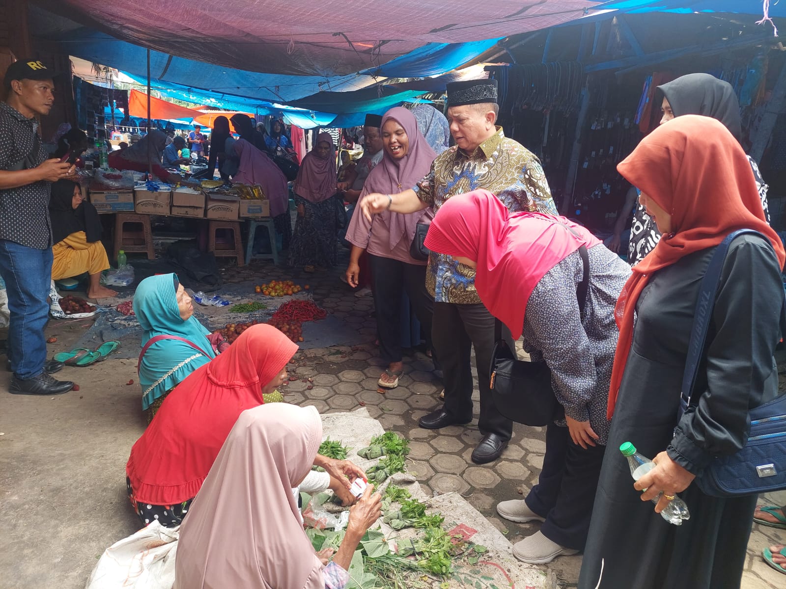 Ketum DPP Parpaluta Hamsiruddin Siregar saat marpoken di pasar Aek Godang Paluta.