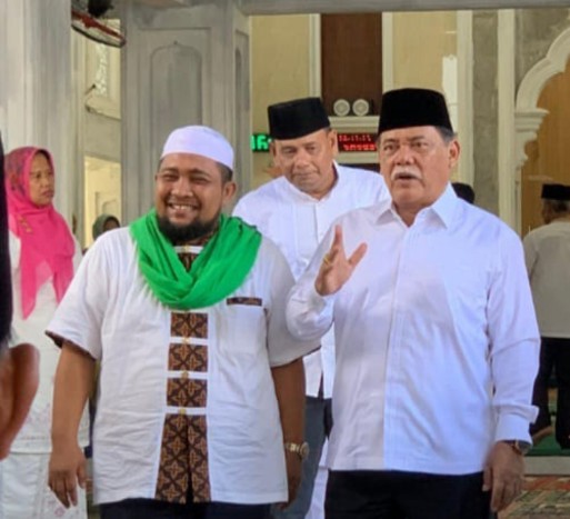 Bupati Deliserdang HM Ali Yusuf Siregar saat  bersama tokoh pemuda  Sumut Parulian Siregar