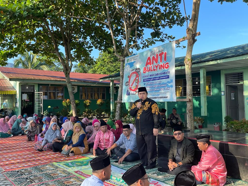 Rektor Univa Labuhanbatu Menyampaikan Sosialisasi Ke Siswa MAN Labuhanbatu