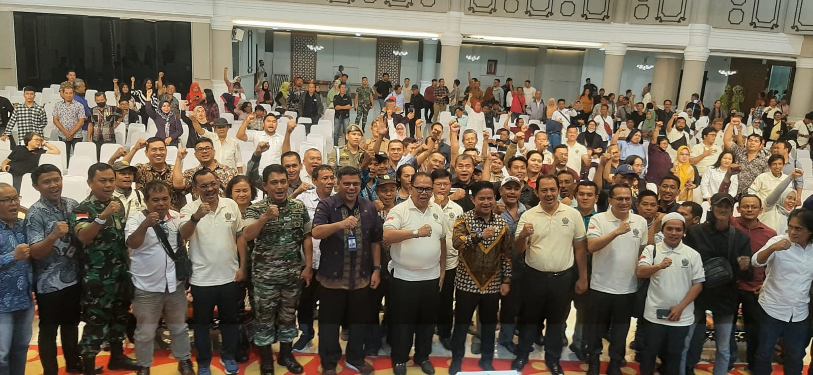 Pj Gubernur Sumatera Utara Hassanudin didampingi Kepala Dinas Kominfo Sumut Ilyas Sitorus bersama para OPD Pemprov Sumut, Ketua DPRD Sumut Baskami Ginting, serta perwakilan unsur Forkopimda Sumut, menghadiri acara diskusi dengan para pelaku media dengan tema “Kita Kawal Pemilu” yang diselenggarkan oleh Dinas Kominfo Sumut di Aula Raja Inal Siregar, lantai II Kantor Gubernur Sumut jalan Diponegoro No 30, Medan, Jumat (26/01).
