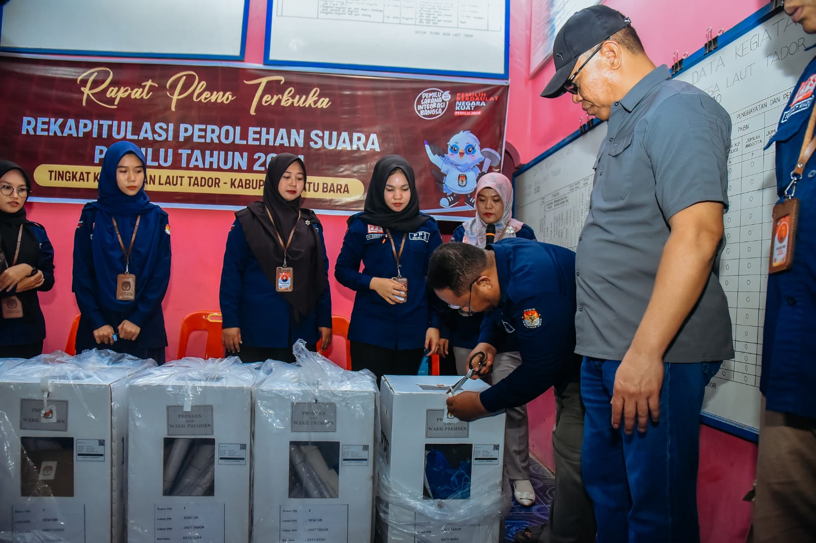 Pj Bupati Batu Bara Tinjau Rapat Pleno Rekapitulasi Tingkat Kecamatan