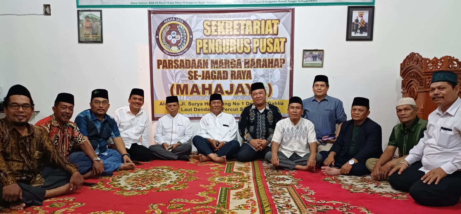 Teks foto.ist 
Pengurus PP Mahajaya saat foto bersama usai bukber di sekretariatnya Laut Dendang.