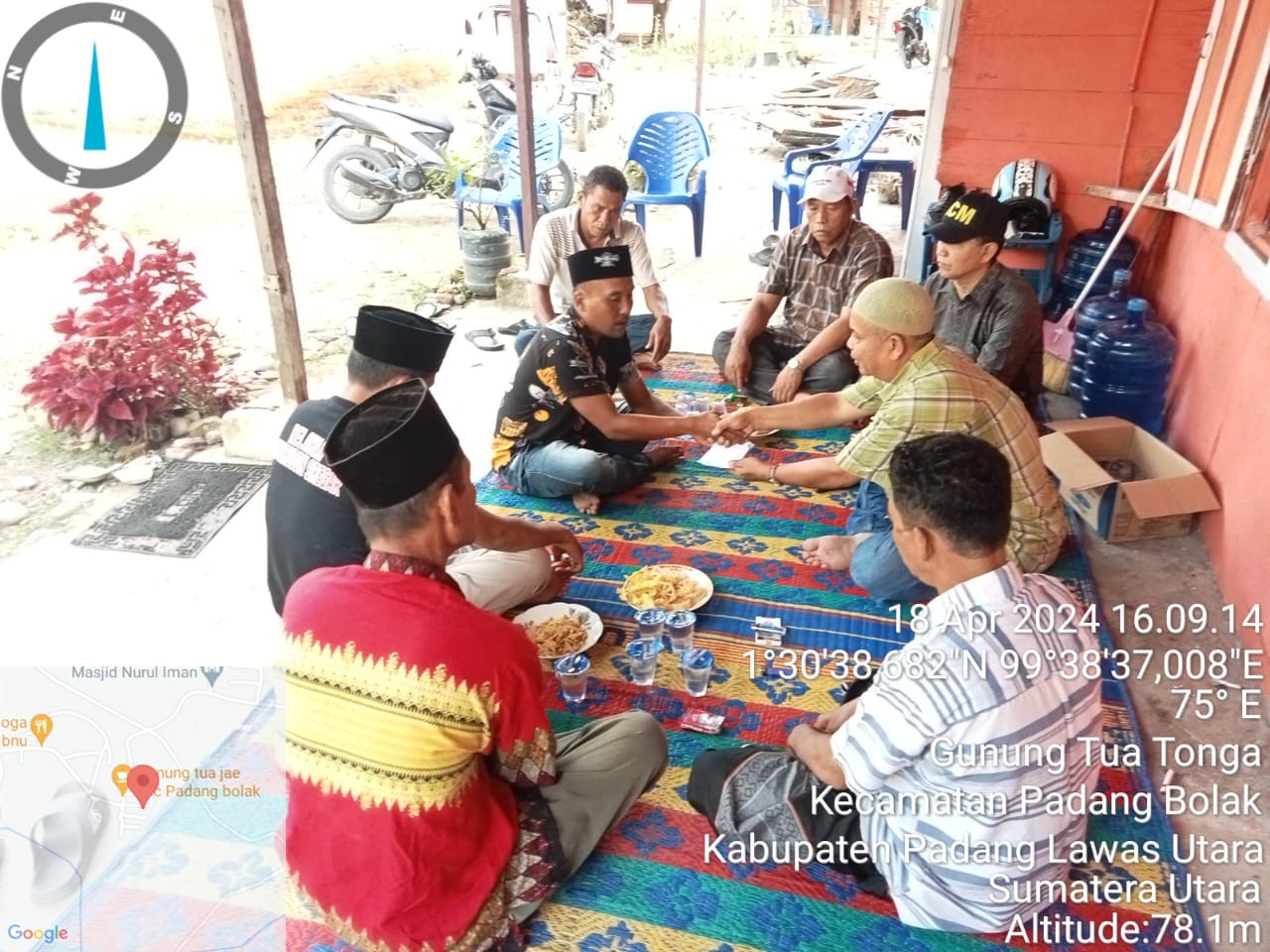 Teks foto.ist 
Bantuan ParPaluta pada korban kebakaran di Gunung Tua Jae.