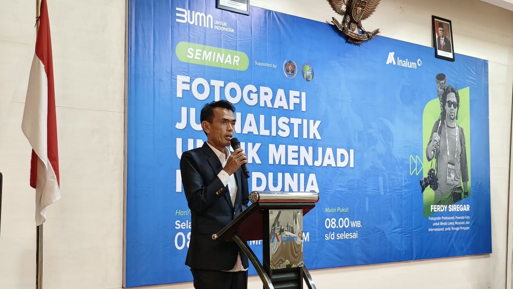 Teks foto : Ketua PWI Batu Bara Muhammad Amin saat memberikan kata sambutan pada acara Seminar Fotografi jurnalistik di MPH Tanjung Gading, kegiatan ini diinisiasi PT Inalum